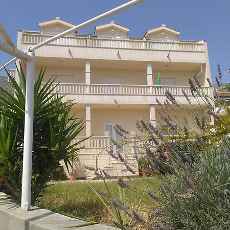 Apartments Ticinovic Omiš Exterior foto
