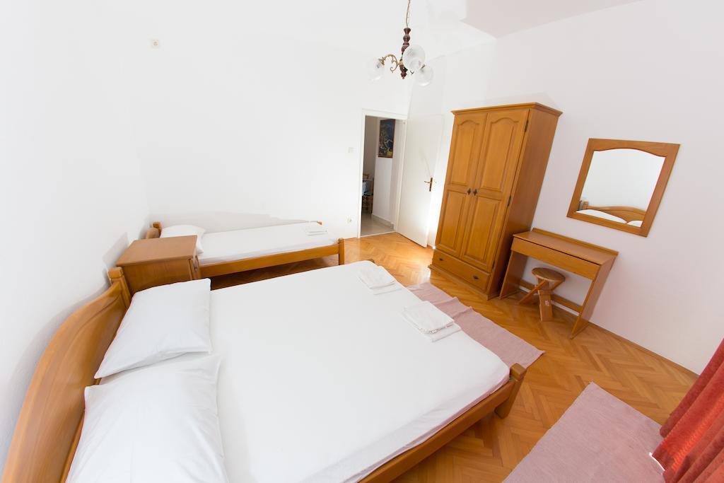 Apartments Ticinovic Omiš Quarto foto