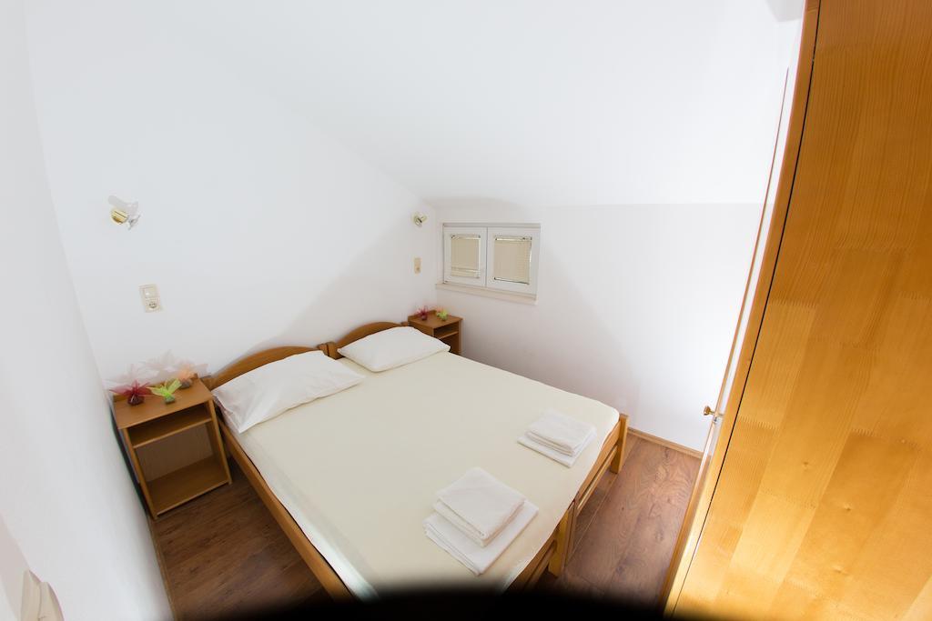 Apartments Ticinovic Omiš Quarto foto